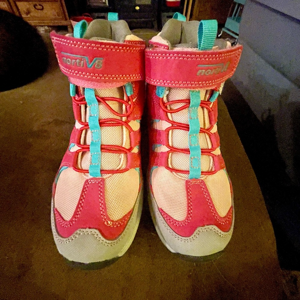 Nortiv 8 lightweight outdoor hiking boots Vibrant Pink and Blue